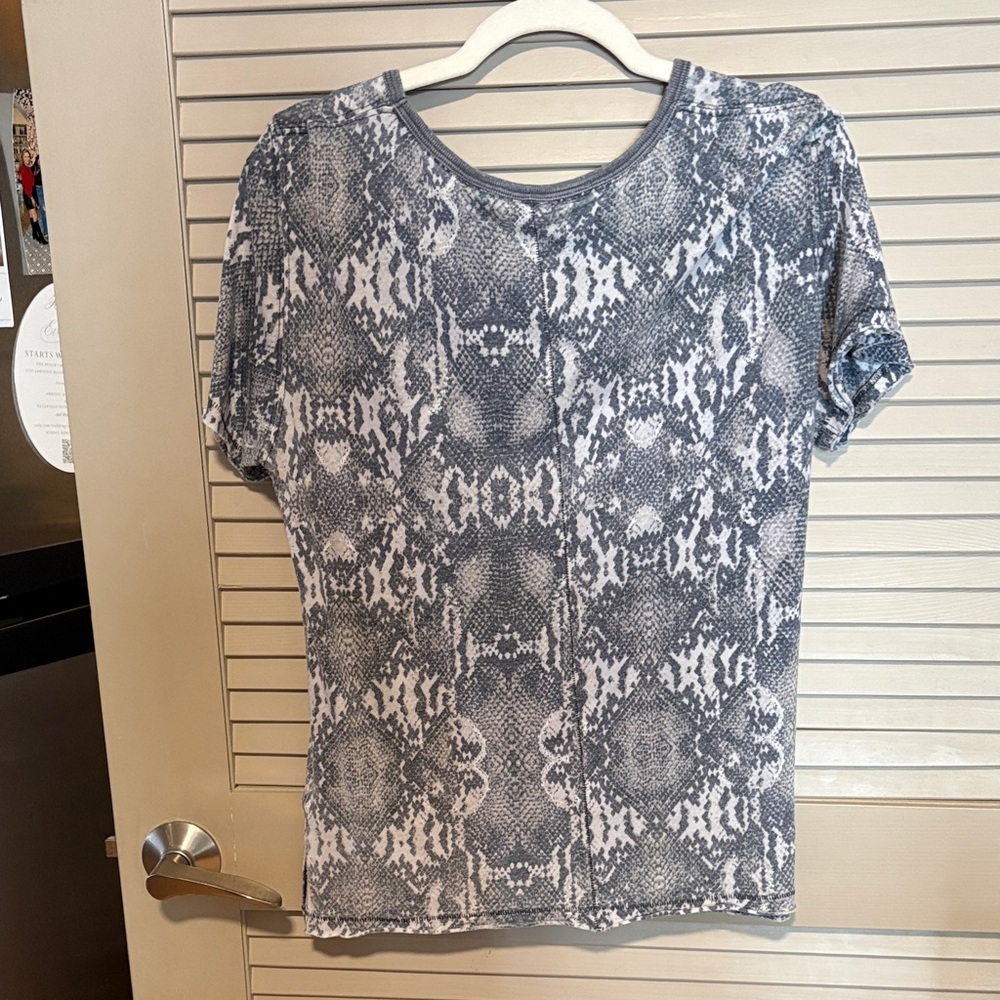 Free People Gray & White Snake-Print Short Sleeve Tee